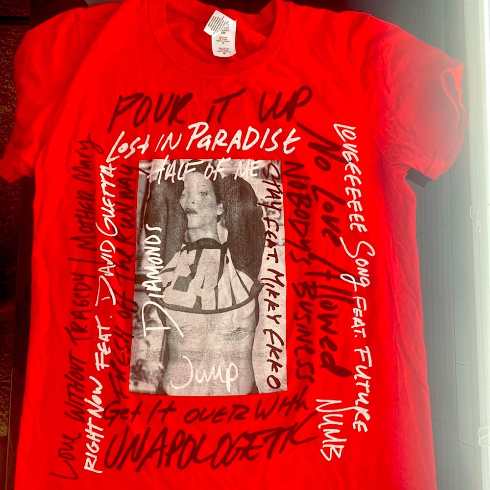 Rihanna tour t shirt